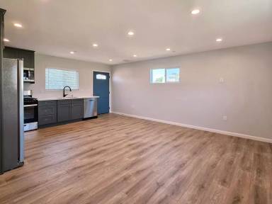 Main picture of 10622 Kester Ave