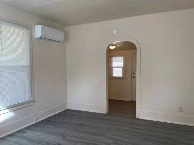 Main picture of 501 S Grape St