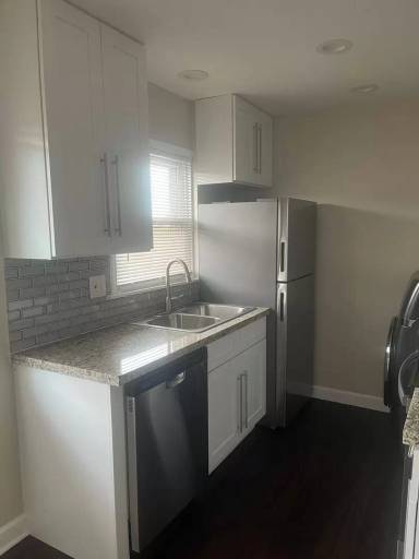 Main picture of 9456 Glenlake Ave