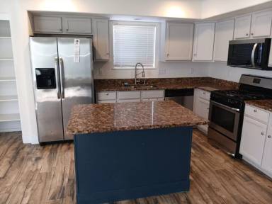 Main picture of 8627 Eagle Creek Dr NE