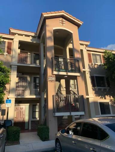 Main picture of The Courts At Bayshore Ii