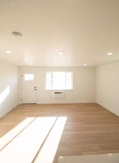Main picture of 950 Valentine - Building 7 Unit 5
