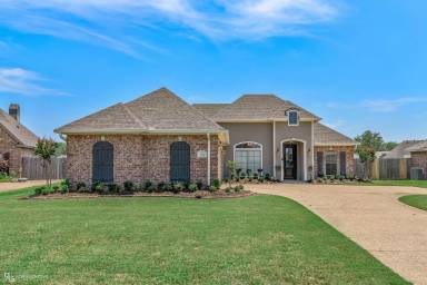 Main picture of 719 Saint Martin Ln