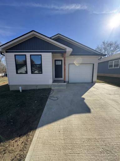 Main picture of 1015 E Glezen St