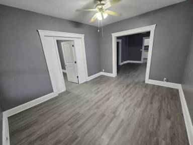 Main picture of 3433 W 41st St