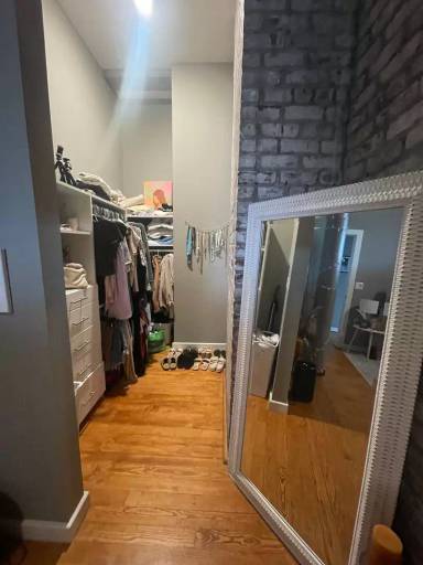 Main picture of 926 Commerce St