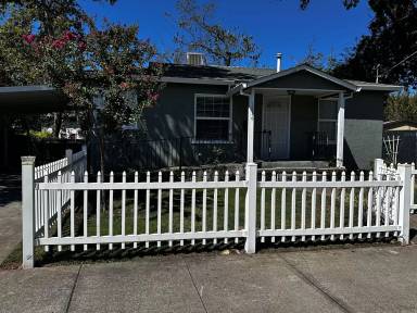 Main picture of 1836 Continental St