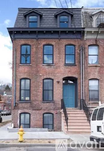Main picture of 77 Chambers St