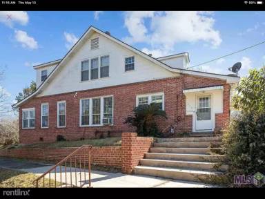 Main picture of 656 Beauregard St