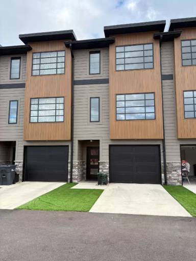 Main picture of 577 English St