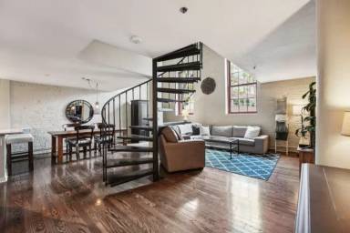 Main picture of 544 S Front St