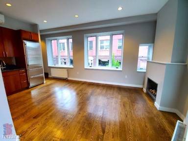Main picture of 167 W 10th St
