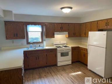 Main picture of 17 Oak Ave