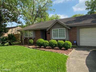 Main picture of 9655 Meadowvale Dr