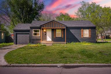 Main picture of 215 E Vida Way