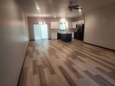 Main picture of 4513 S Dubuque Ave
