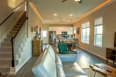 Main picture of 7035 Toluca Dr