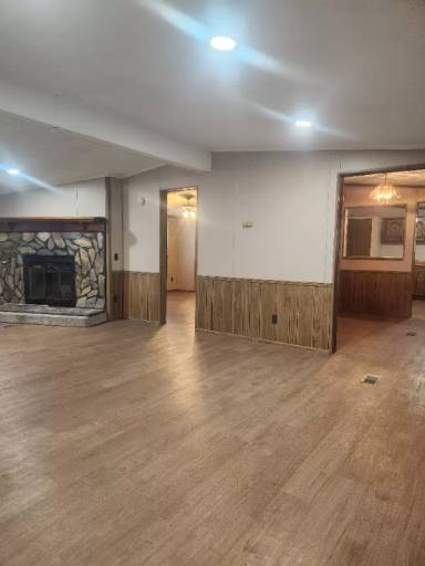 Main picture of 404 W Weed St