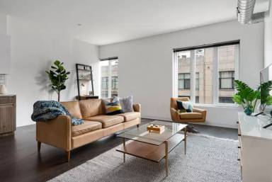 Main picture of 1998 N Milwaukee Ave