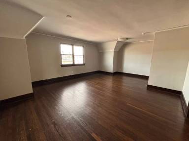 Main picture of 3304 Burt St