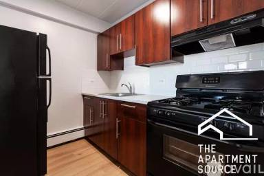 Main picture of 500 W Belmont Ave