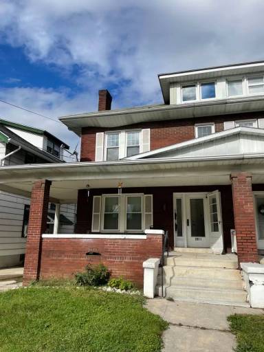 Main picture of 933 W King St