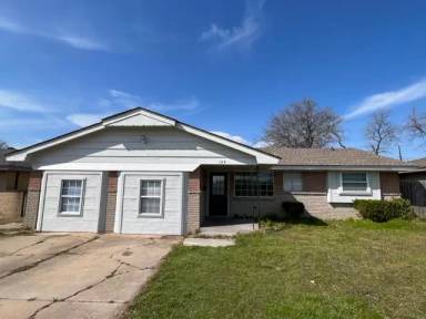 Main picture of 125 SW 12th St