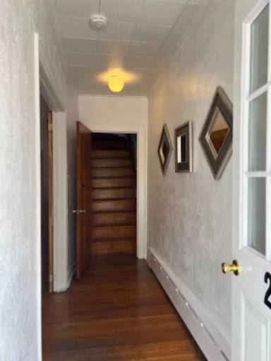 Main picture of 206 School St