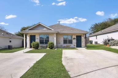 Main picture of 1210 Honor Ln