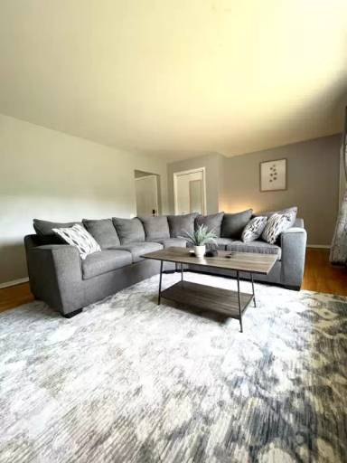 Main picture of 2328 S Syene Rd