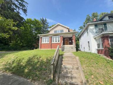 Main picture of 1325 Lake Michigan Dr NW