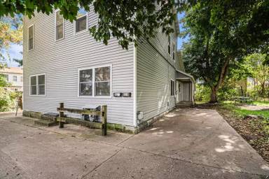 Main picture of 828 4th St NW