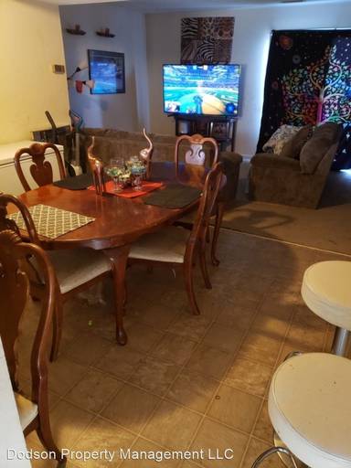 Main picture of 424 Hickorywood Cir
