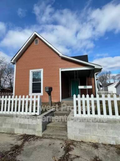Main picture of 826 W 2nd St