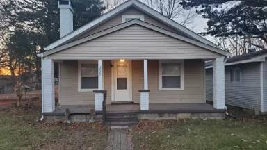 Main picture of 3028 Hovey St