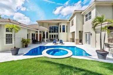 Main picture of 8948 Pinebrook Ct