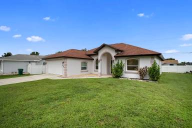 Main picture of 4535 32nd Ave SW