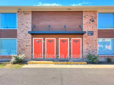 Main picture of 900 NW 24th St