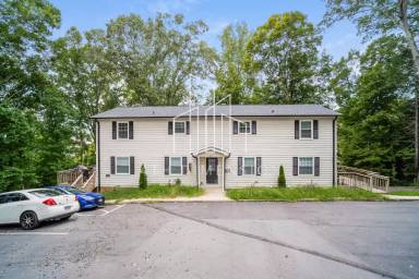 Main picture of 615 Dumaine St