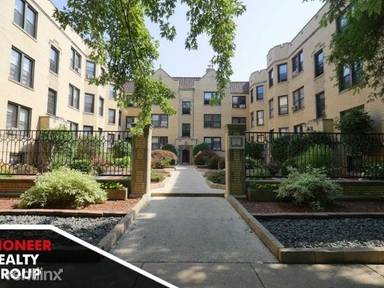 Main picture of 1117 W Oakdale Ave