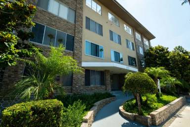 Main picture of 350 N Crescent Dr