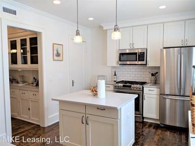 Main picture of 3128 N Shepard Ave