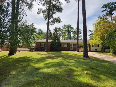 Main picture of 1804 Pineneedle Ln
