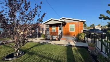 Main picture of 3503 1/2 Lifur Ave