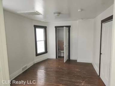 Main picture of 21 Locust St