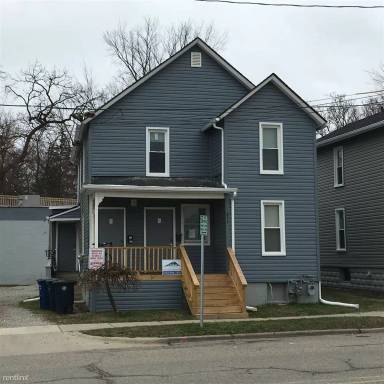 Main picture of 201 E Madison St