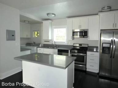 Main picture of 440 W 4th St