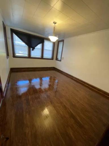 Main picture of 4449 W Walton St