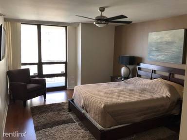 Main picture of 10 E Ontario St Apartments