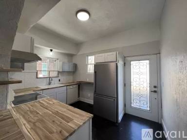 Main picture of 711 W State St
